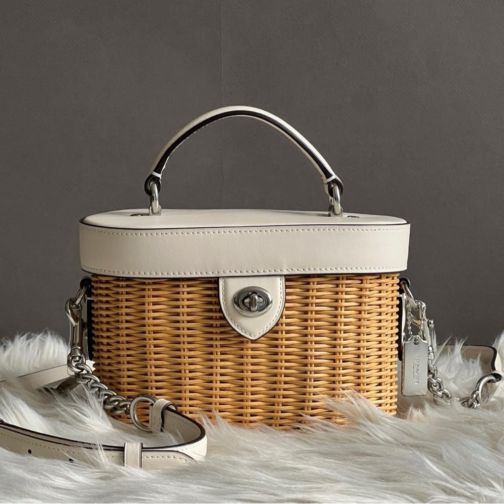1262 - Coach Kay Crossbody